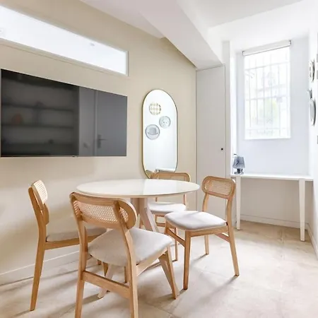 Mykeypers - Chic&cozy Flat 4p - République Appartement